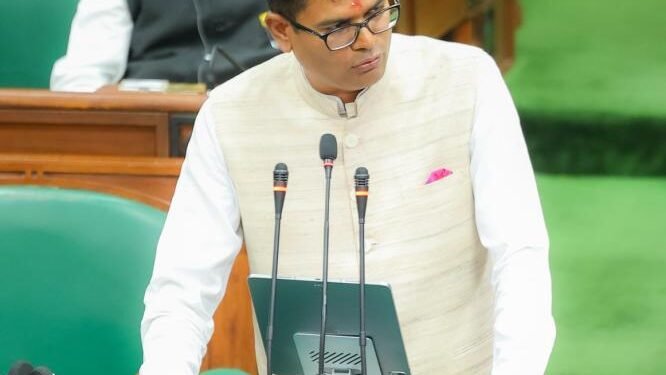 वित्त मंत्री ने अपने बजट स्पीच की शुरुआत कविता के साथ की