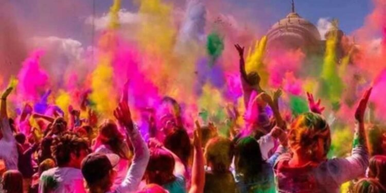 ना जाने इस गांव में कैसा खौफ? होली के दिन घर में छुप जाते हैं लोग, गांव के एक शख्स ने खोले सारे राज