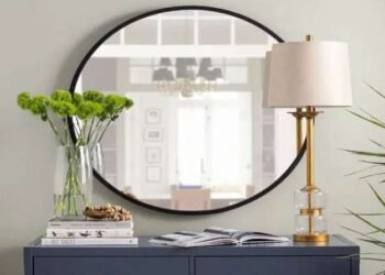 इस दिशा में लगा आईना भी हो सकता है कलह व अशांति का कारण,