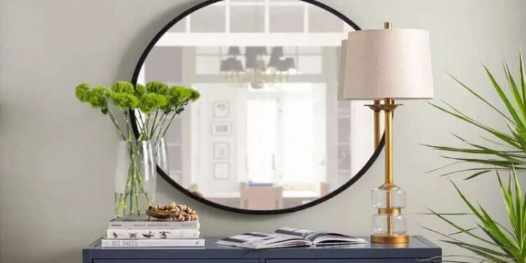 इस दिशा में लगा आईना भी हो सकता है कलह व अशांति का कारण,