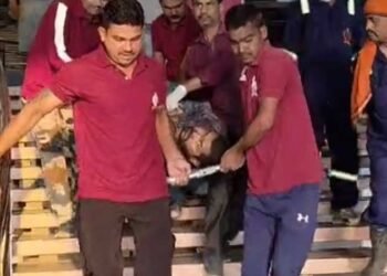 लिफ्ट इस्तेमाल करने गए व्यक्ति की तीसरे फ्लोर से गिरकर मौत