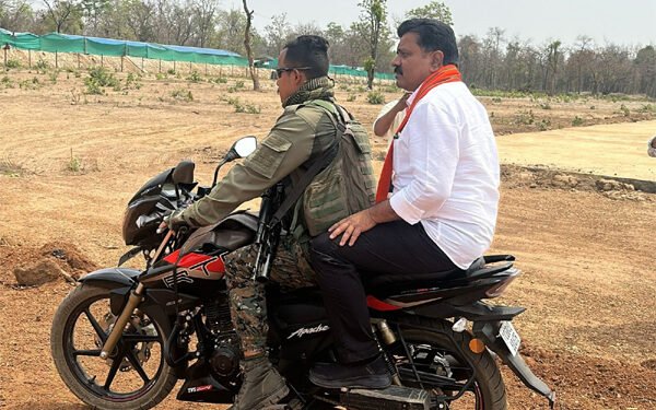 उपमुख्यमंत्री ने नक्सली कमांडर हिड़मा और देवा के कोर इलाके रायगुड़ेम में लगाई जन चौपाल