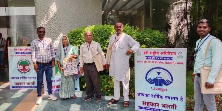 डेयरी के राष्ट्रीय अधिवेशन में सम्मिलित हुए क्षेत्रीय सहकारिता नेता दयाराम साहू