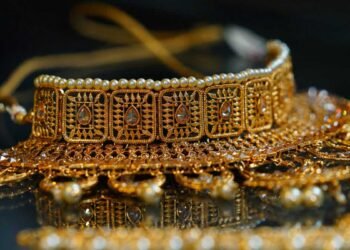 आपके शहर में कितनी है सोने की कीमतें, फटाफट कर लें चेक