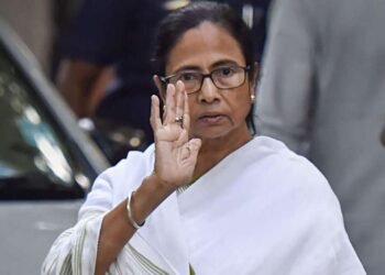 वोटर लिस्ट पर भड़कीं ममता बनर्जी, चुनाव आयोग की निष्पक्षता पर उठाया सवाल
