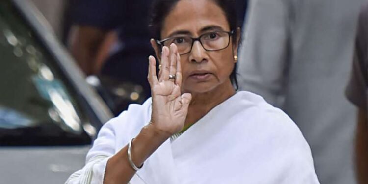 वोटर लिस्ट पर भड़कीं ममता बनर्जी, चुनाव आयोग की निष्पक्षता पर उठाया सवाल