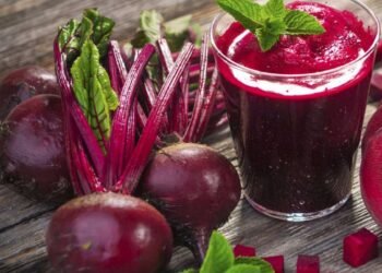 ब्लड प्रेशर ही नहीं, सेहत के इन मामलों में भी बहुत फायदेमंद है चुकंदर का जूस