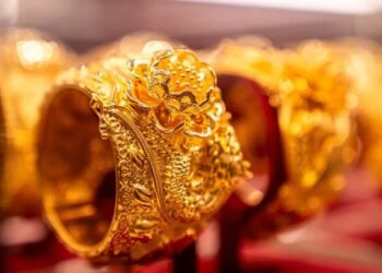 चांदी के दाम बढ़े तो वहीं सोना 1 लाख के पार टिका, यहां जानें लेटेस्ट रेट