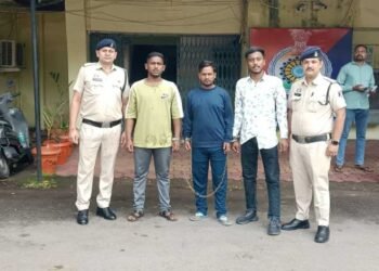 न्यायालय परिसर के बाहर लड़ाई झगड़ा कर मारपीट करने वाले आरोपी आनंद बोरले, राहुल पांडे एवं सन्नी पांडे गिरफ्तार