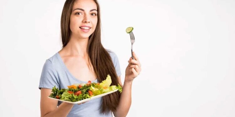 नौ दिन तक सिर्फ फलाहार लेने से शरीर पर क्या होता है बदलाव, जानिए कैसे रखें सेहत का ख्याल