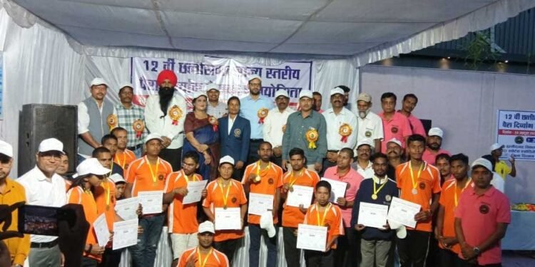 राज्यस्तरीय पैरा दिव्यांग तैराकी प्रतियोगिता में जशपुर खिलाड़ियों ने शानदार प्रदर्शन कर तीन गोल्ड और दो सिल्वर मैडल किए हासिल