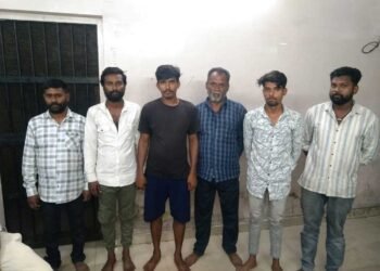 जुआ खेलते 06 जुआरी गिरफ्तार,जुआरियों से जुए के फड़ से 4700/- रूपये किया गया जप्त