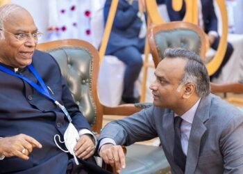 सीएम ही नहीं PM पद के भी दावेदार हैं मेरे पिता: प्रियांक खरगे