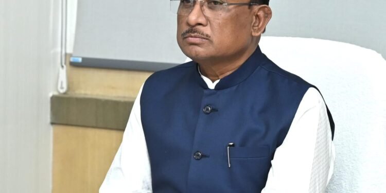 बस्तर में शांति और विकास की नई दिशा, 65 लाख के इनामी 10 माओवादी आत्मसमर्पण कर मुख्यधारा में लौटे