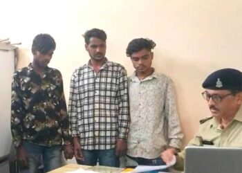 चोरी के मामले में , रायपुर पुलिस की प्रभावी कार्यवाही गायत्री इंडस्ट्रीज फैक्ट्री उरला चोरी के आरोपी गिरफ्तार