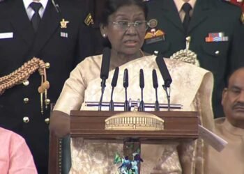 संविधान दिवस पर संसद में राष्ट्रपति के नेतृत्व में संविधान की प्रस्तावना का पाठ