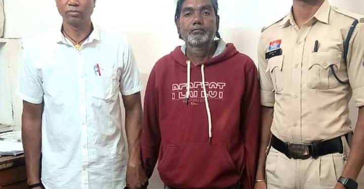 थाना खरोरा पुलिस द्वारा अवैध शराब के साथ आरोपी को किया गया गिरफ्तार