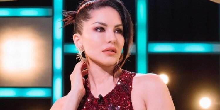 मथुरा में नहीं होगा सनी लियोनी का कार्यक्रम, आयोजकों ने लिया फैसला