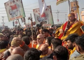 संगम जा रहे शंकराचार्य अविमुक्तेश्वरानंद को पुलिस ने रोका, समर्थकों के साथ धक्का-मुक्की