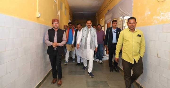 स्वास्थ्य मंत्री श्री श्याम बिहारी जायसवाल ने सामुदायिक स्वास्थ्य केन्द्र बोड़ला का किया औचक निरीक्षण
