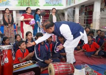 दिव्यांग बच्चों के बीच पहुंचे मुख्यमंत्री साय 