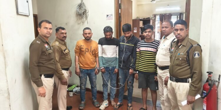 चाकूबाजी पर जीरो टॉलरेंस 12 घंटे में मुख्य आरोपी एवं सहयोगी गिरफ्तार