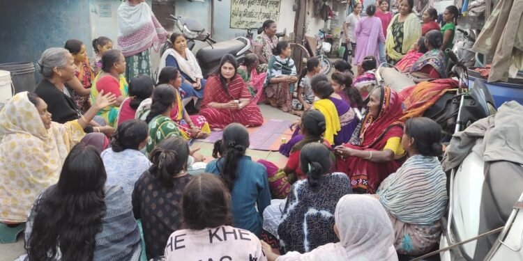 “महिला शक्ति अभियान” का त्रिमूर्ति नगर झुग्गी बस्ती से शुभारंभ: झुग्गी बस्तीयों में महिलाओं को सशक्त बनाने 8 मार्च महिला दिवस तक एक माह का संकल्प