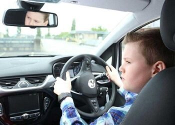 सावधान! बच्चों ने गाड़ी चलाई तो माता-पिता को देना पड़ेगा 25,000 रुपए का जुर्माना, जेल भी जाएंगे परिजन