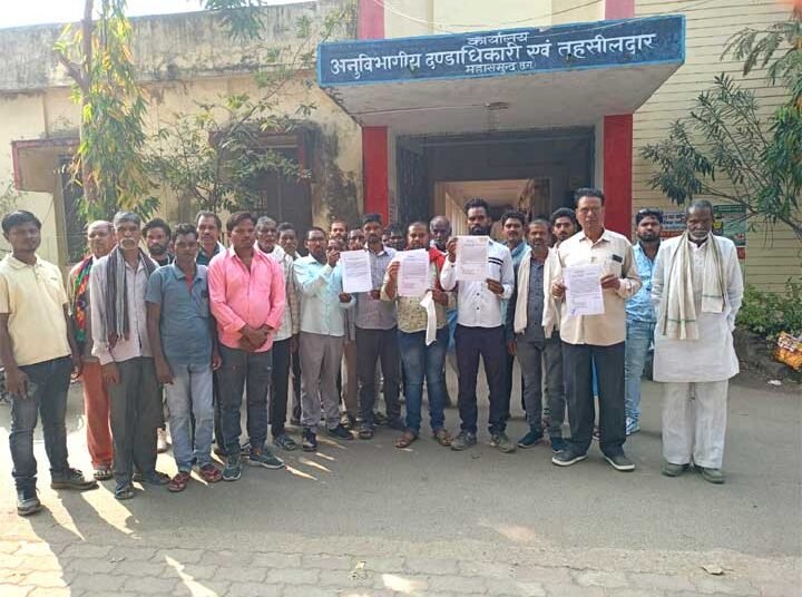 ग्राम बंबूरडीह, रामाडबरी स्थित शासकीय भूमि को उद्योग के लिए आबंटित किये जाने पर समस्त गॉव वालों ने आपत्ति दर्ज कराई