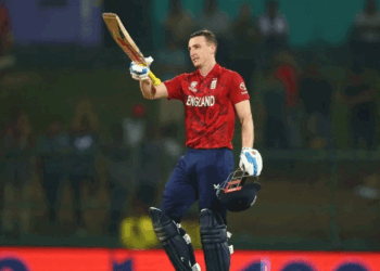 बल्ले ने उगली आग और रच दिया इतिहास, PAK के खिलाफ हैरी ब्रूक ने जड़ा तूफानी शतक, ऐसा करने वाले पहले कप्तान बने