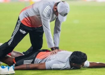 घुटना पकड़कर लंगड़ाए…IND vs USA मैच से पहले ठीक से चल भी नहीं पा रहे हर्षित राणा