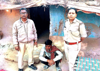 ग्राम कुकुसदा में 09 लीटर कच्ची महुआ शराब जब्त