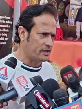 भाजपा सरकार में अधिकारी बिना परीक्षण के ही नाली के स्लैब के ऊपर 40 लाख रूपये की दीवार खड़ी कर दिये हैं