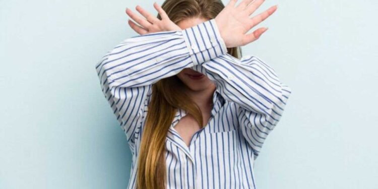 ये 5 आदतें धीरे-धीरे खत्म कर रही हैं आपकी सेल्फ-रिस्पेक्ट; जानें अपनी वैल्यू वापस पाने का तरीका