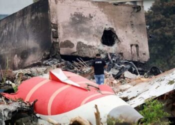 एयर इंडिया के पायलट ने ‘जानबूझकर बंद किए फ्यूल स्विच’, अहमदाबाद प्लेन क्रैश को लेकर इटली के अखबार का बड़ा दावा