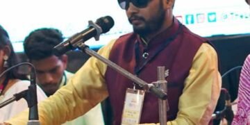 दृष्टि दिव्यांगता पर संकल्प की जीत: आत्मनिर्भरता की मिसाल बने श्री अभिनंदन, अब गढ़ रहे नई प्रतिभाओं का भविष्य