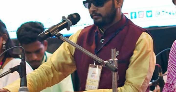 दृष्टि दिव्यांगता पर संकल्प की जीत: आत्मनिर्भरता की मिसाल बने श्री अभिनंदन, अब गढ़ रहे नई प्रतिभाओं का भविष्य