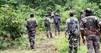 बस्तर में 08 माओवादी कैडर समाज की मुख्यधारा में लौटेंगे