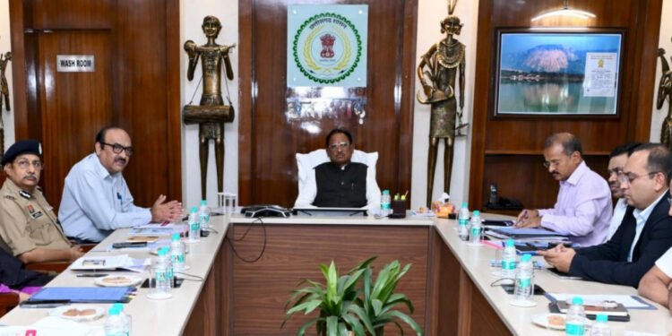 पश्चिम एशिया की परिस्थितियों पर मुख्यमंत्री की उच्चस्तरीय समीक्षा: वीडियो कॉन्फ्रेंसिंग के माध्यम से कमिश्नर, आईजी और कलेक्टरों को दिए निर्देश