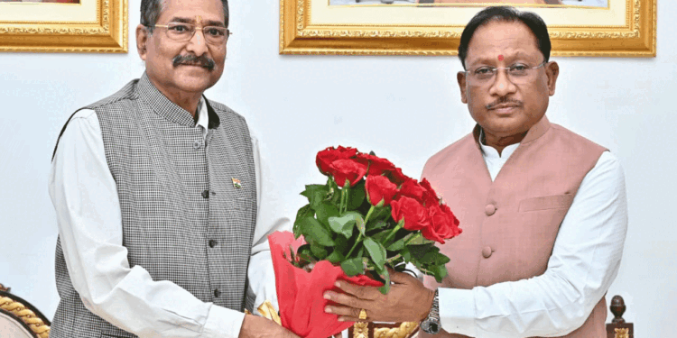 मुख्यमंत्री विष्णु देव साय से छत्तीसगढ़ राज्य पुलिस जवाबदेही प्राधिकरण के नव पदस्थ सदस्य राजीव श्रीवास्तव ने की सौजन्य भेंट