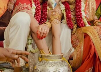 विजय-रश्मिका ने 200 फैंस के साथ ‘बंथी भोज़नालु’ का आयोजन कर लिया आशीर्वाद