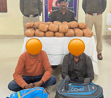 रेल्वे सुरक्षा बल दुर्ग द्वारा 02 अंतर्राज्यीय गांजा तस्करों को 25 किलो 435 ग्राम गांजा साथ किया गिरफ्तार
