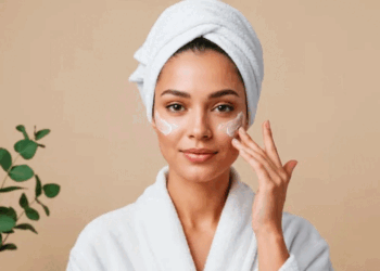 दिन या रात: क्या है स्किन केयर का परफेक्ट टाइम? जो आपके चेहरे को देगा 10 गुना ज्यादा चमक