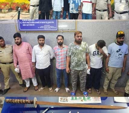 चाकूबाजी करने वालों, क्षेत्र में शांति भंग करने वाले पत्थरबाजों एवं सार्वजनिक स्थल पर हथियार लहराने वालों पर कड़ी कार्रवाई