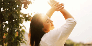 धूप लेने से कैसे सुधरता है आपका मूड? जानें गर्मियों में सुरक्षित रहने के 5 खास टिप्स