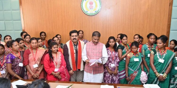 अबुझमाड़िया युवाओं ने अनुभव की लोकतंत्र की कार्यप्रणाली