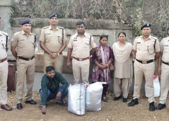 13 किलोग्राम गांजा की तस्करी करते 01 अंतर्राज्यीय गांजा तस्कर तथा 01 महिला आरोपी सहित कुल 02 गिरफ्तार