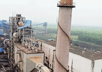 बड़ा हादसा : पिघला लोहा गिरने से 4 मजदूर झुलसे