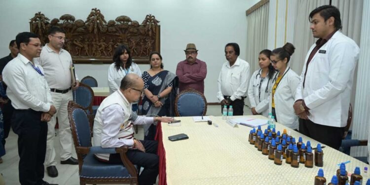 लोकभवन में लगा होम्योपैथिक स्वास्थ्य परीक्षण शिविर