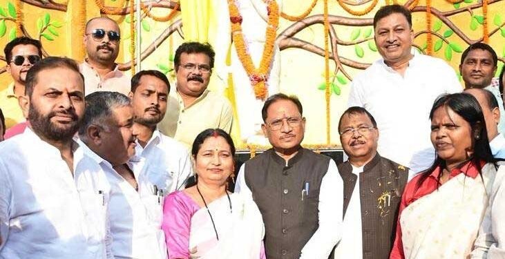 माँ भारती के वीर सपूत चंद्रशेखर आज़ाद को नमन: मुख्यमंत्री श्री विष्णुदेव साय ने अंबिकापुर में प्रतिमा का किया अनावरण